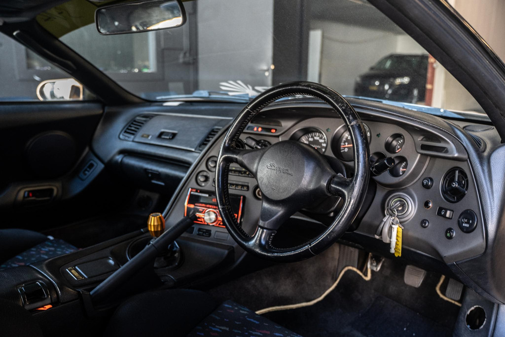 47076595-2.jpg